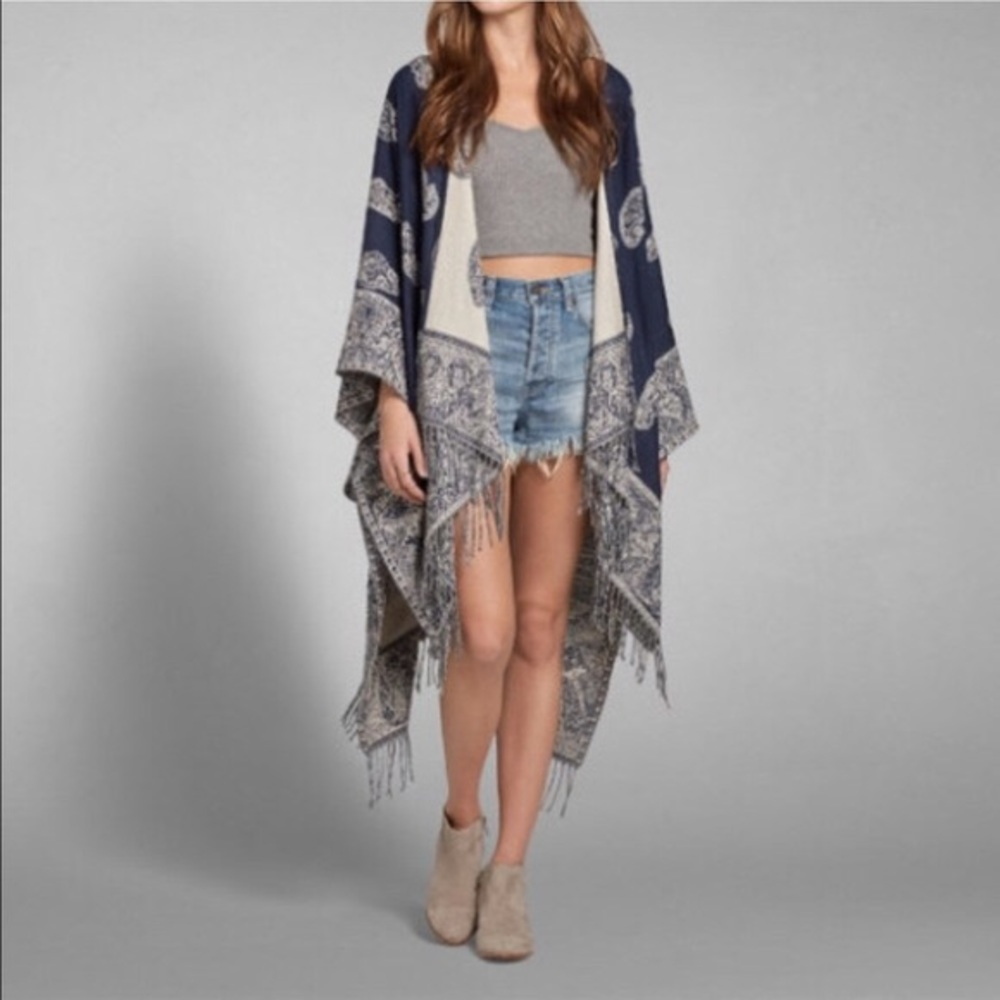 Abercrombie paisley print fringe kimono one size